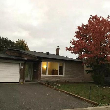 Private Rooms 5 Min Finch West Subway - York University Toronto Bagian luar foto
