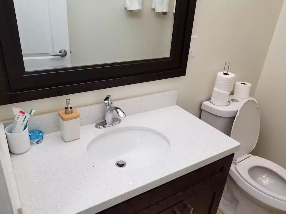 Private Rooms 5 Min Finch West Subway - York University Toronto Bagian luar foto