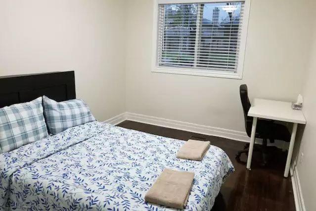 Private Rooms 5 Min Finch West Subway - York University Toronto Bagian luar foto