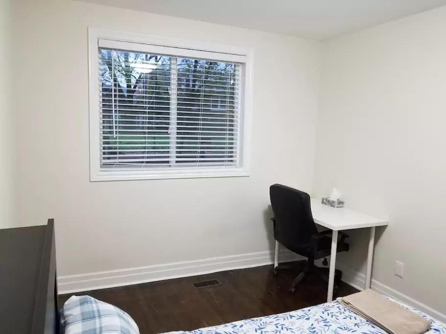 Private Rooms 5 Min Finch West Subway - York University Toronto Bagian luar foto