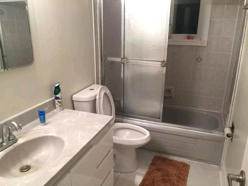 Private Rooms 5 Min Finch West Subway - York University Toronto Bagian luar foto
