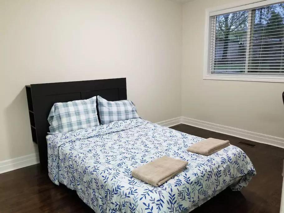 Private Rooms 5 Min Finch West Subway - York University Toronto Bagian luar foto