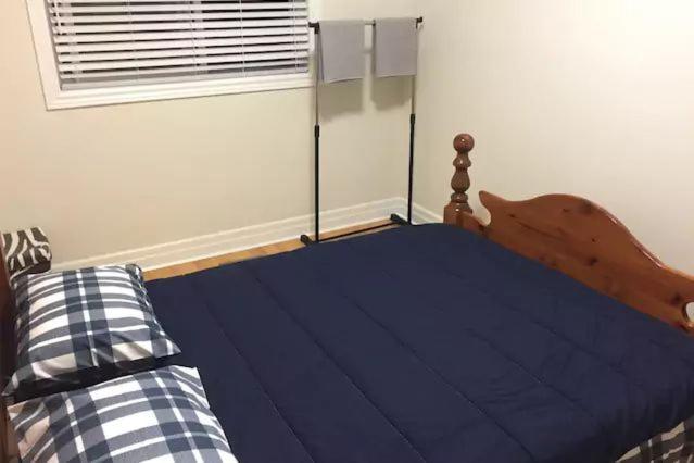 Private Rooms 5 Min Finch West Subway - York University Toronto Bagian luar foto