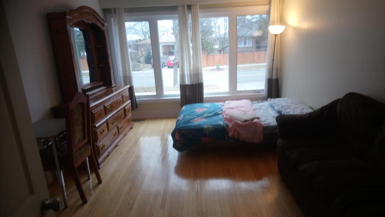 Private Rooms 5 Min Finch West Subway - York University Toronto Bagian luar foto