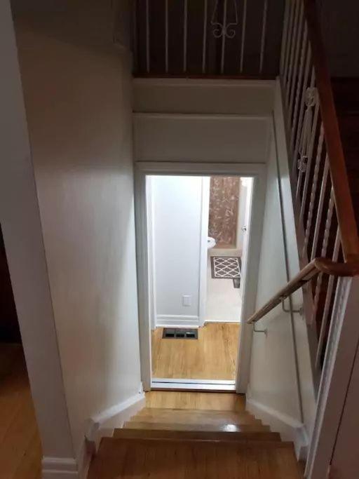 Private Rooms 5 Min Finch West Subway - York University Toronto Bagian luar foto