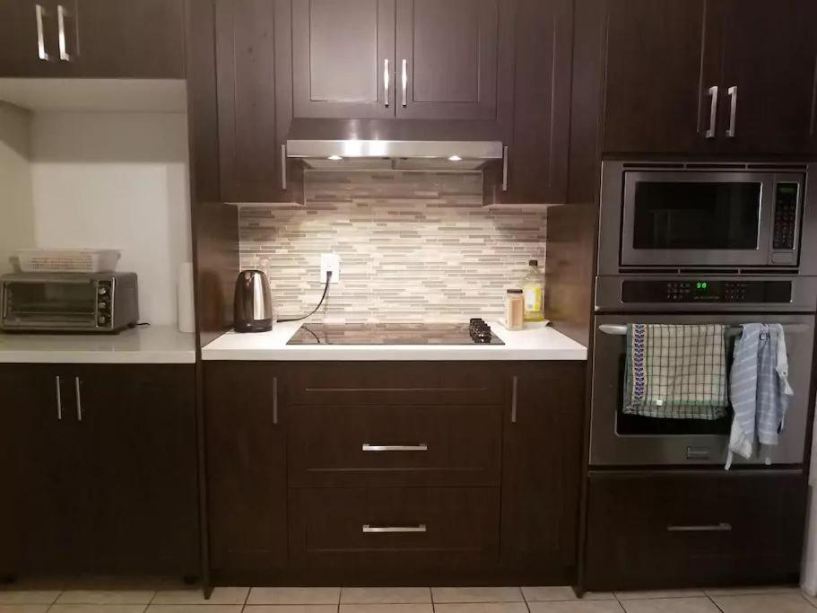 Private Rooms 5 Min Finch West Subway - York University Toronto Bagian luar foto