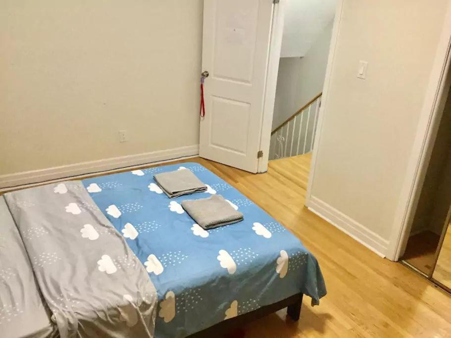Private Rooms 5 Min Finch West Subway - York University Toronto Bagian luar foto