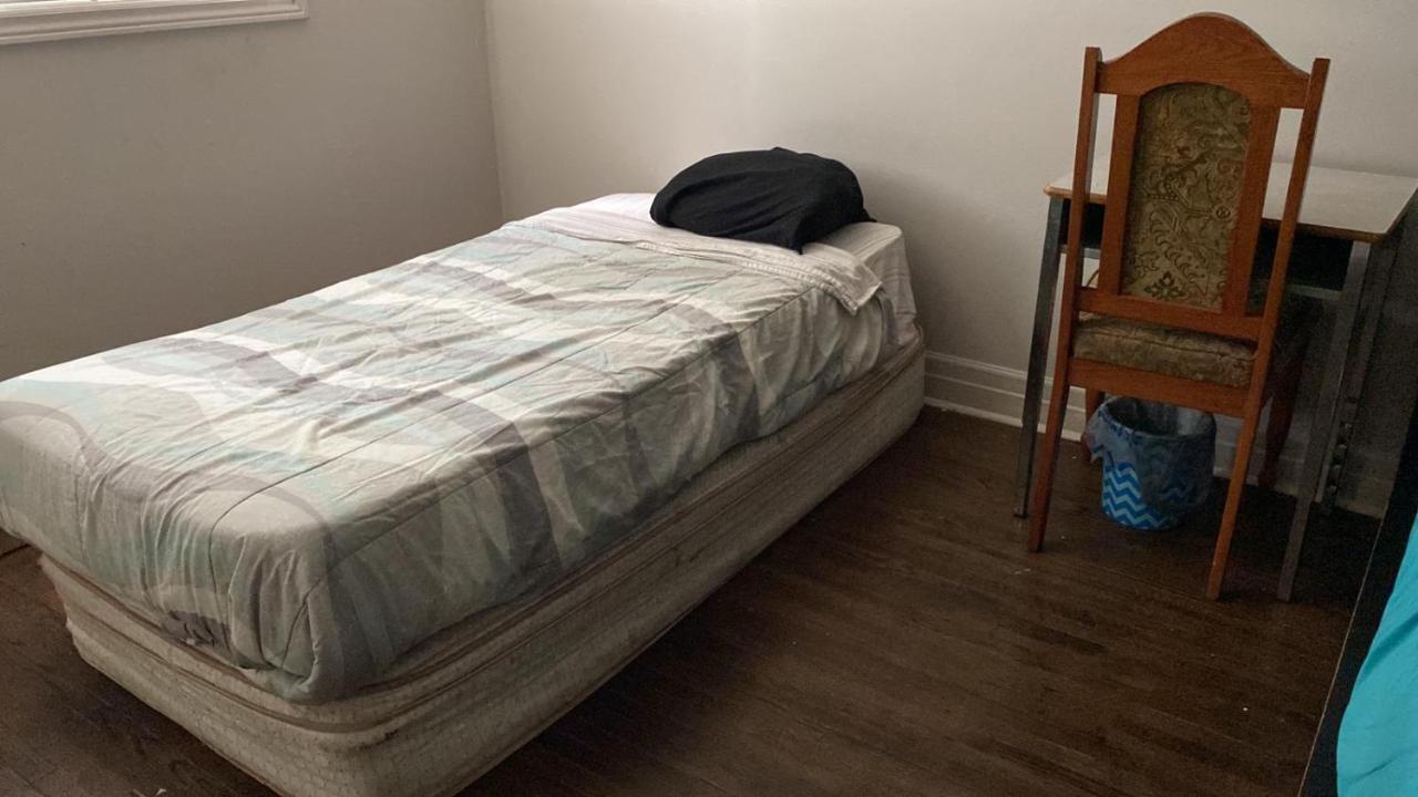 Private Rooms 5 Min Finch West Subway - York University Toronto Bagian luar foto