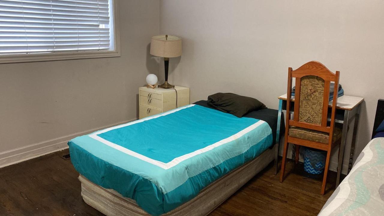Private Rooms 5 Min Finch West Subway - York University Toronto Bagian luar foto