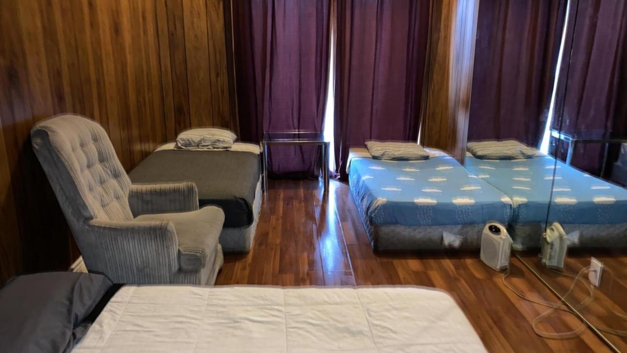 Private Rooms 5 Min Finch West Subway - York University Toronto Bagian luar foto